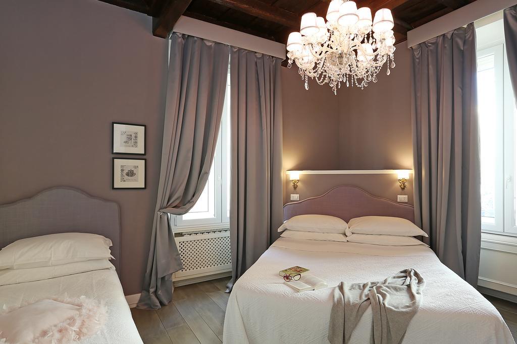 Piazzetta De' Monti Suites Roma Phòng bức ảnh